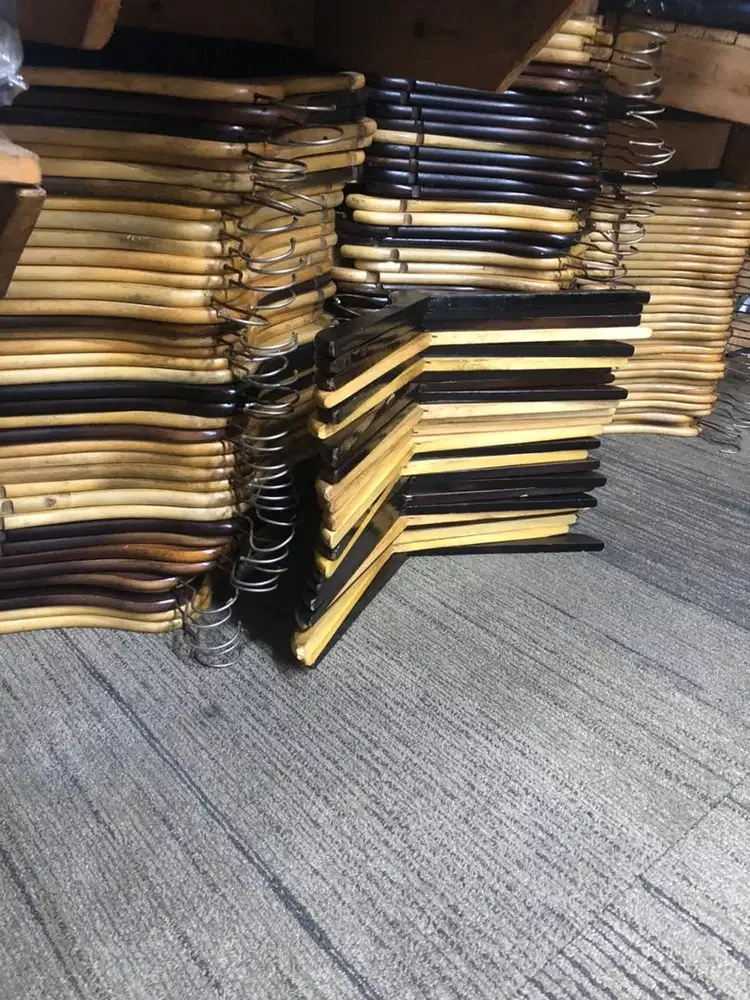 Hanger gantungan baju kayu distro