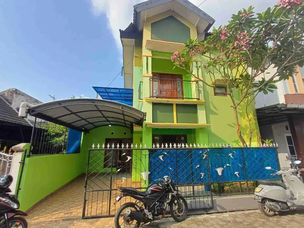 Rumah 2lt Furnished dlm komplek Condongcatur Depok Sleman