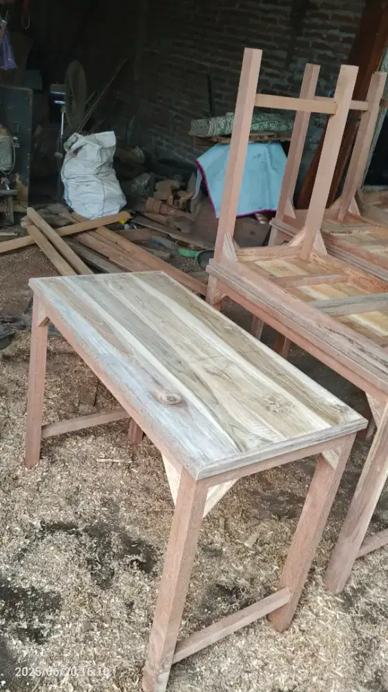 Meja serbaguna usaha