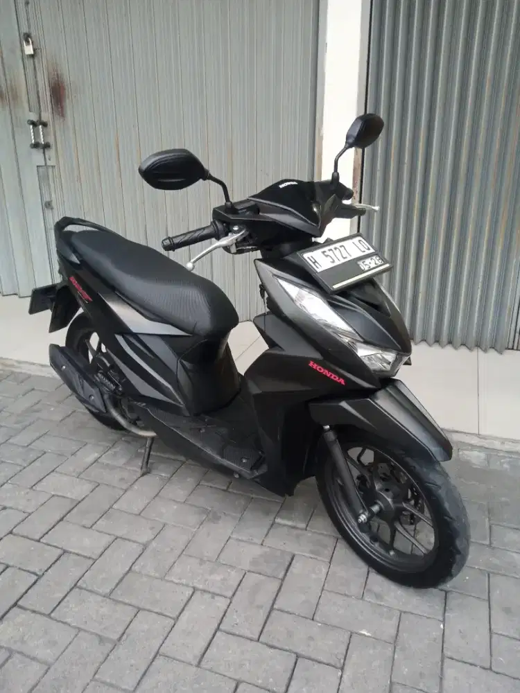 Honda Beat deluxe 2023 hitam