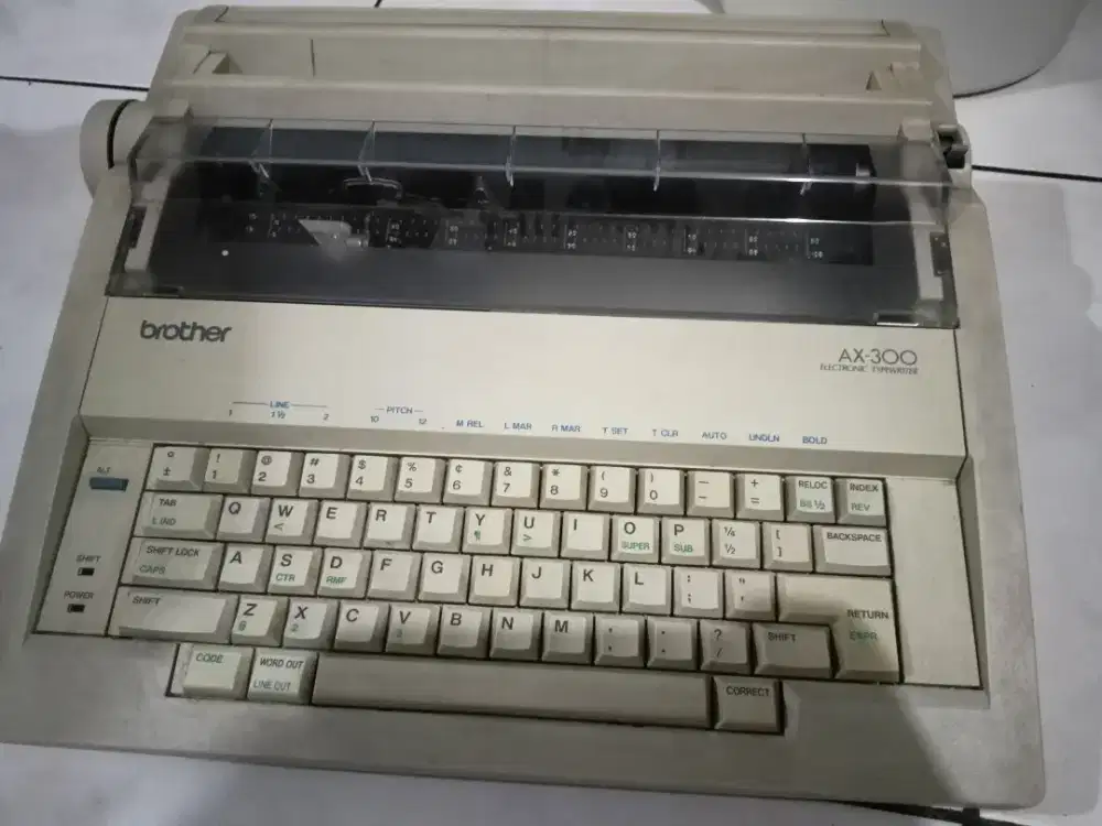 Mesin tik listrik Brother