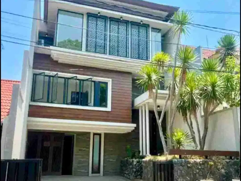 Rumah minimalis Araya 2, 3 lantai SHM, dekat MERR, Galaxy Mall, kampus ITS