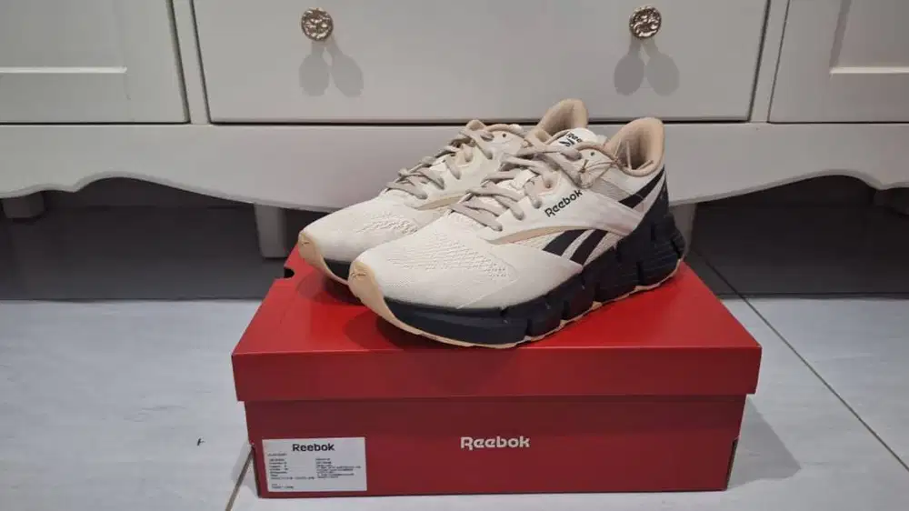 Sepatu REEBOK - REE Zig Dynamica 5 Original Beige / Black