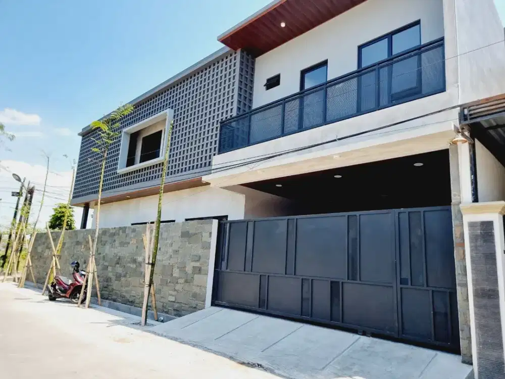 Rumah Mewah Pool Baru 2 lt di Sumber Dekat Manahan Solo Kota