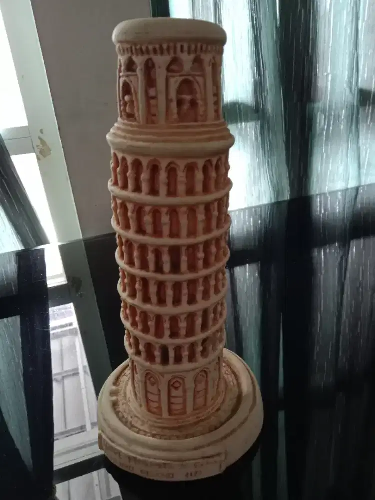 Di jual pajangan menara