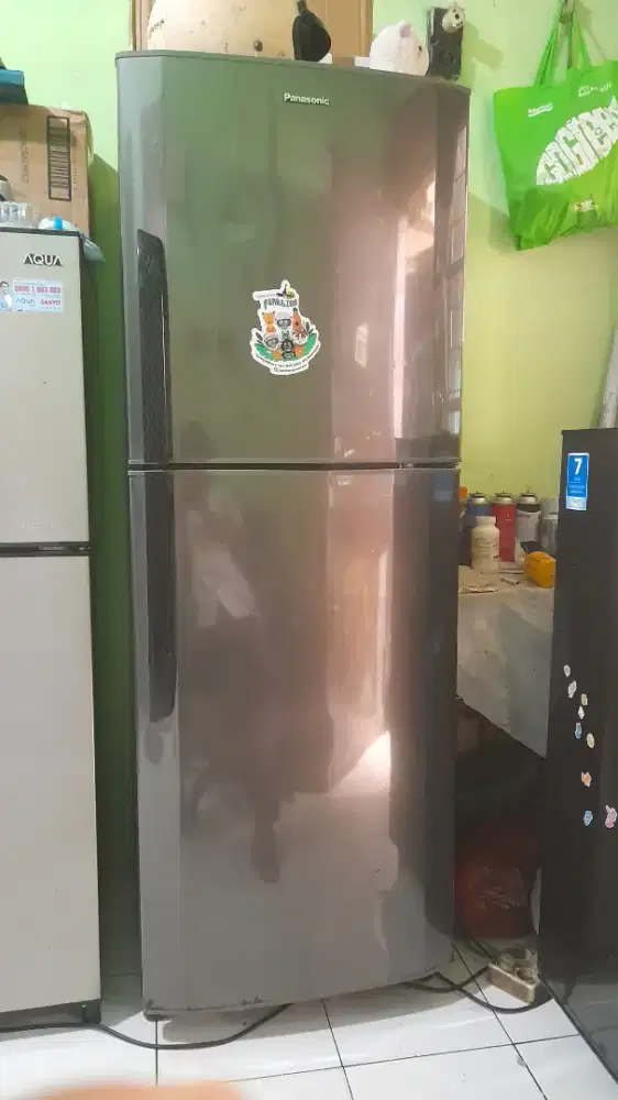 kulkas 2 pintu merk PANASONIC