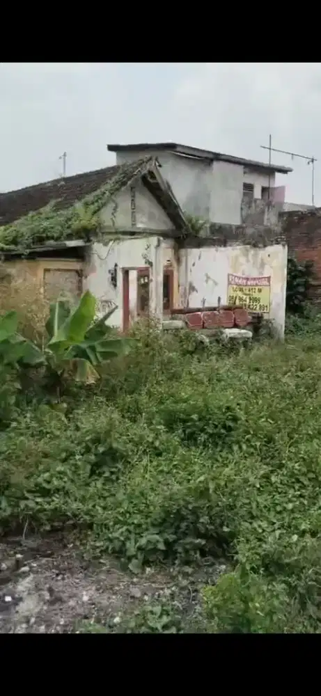 Rumah tua tengah kota dg lahan luas untuk koskosan