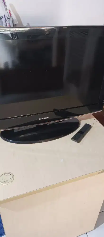 SAMSUNG LCD TV 32 INCH