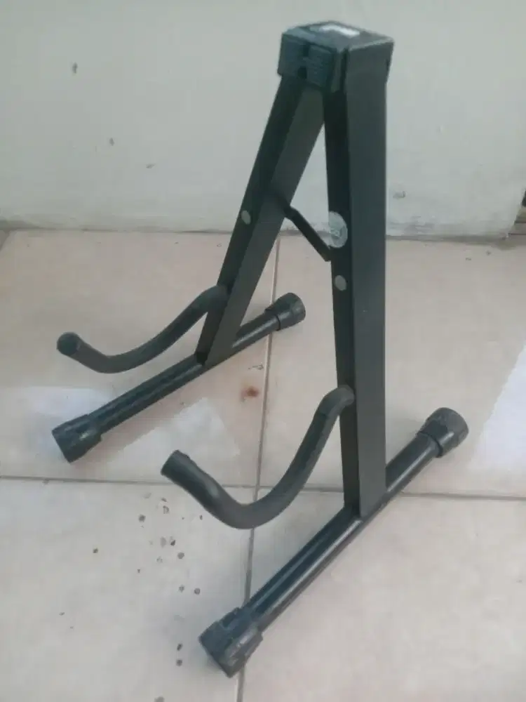 Stand (dudukan) Gitar