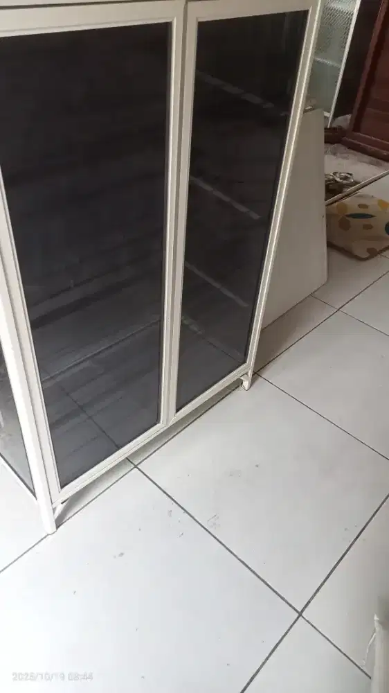 Almari sepatu minimalis