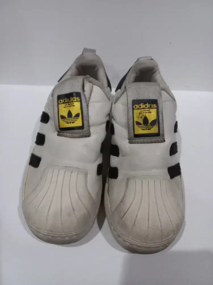 Dijual Cepat, Cuci Lemari ! Sepatu Anak merek Adidas ( 100% Asli )
