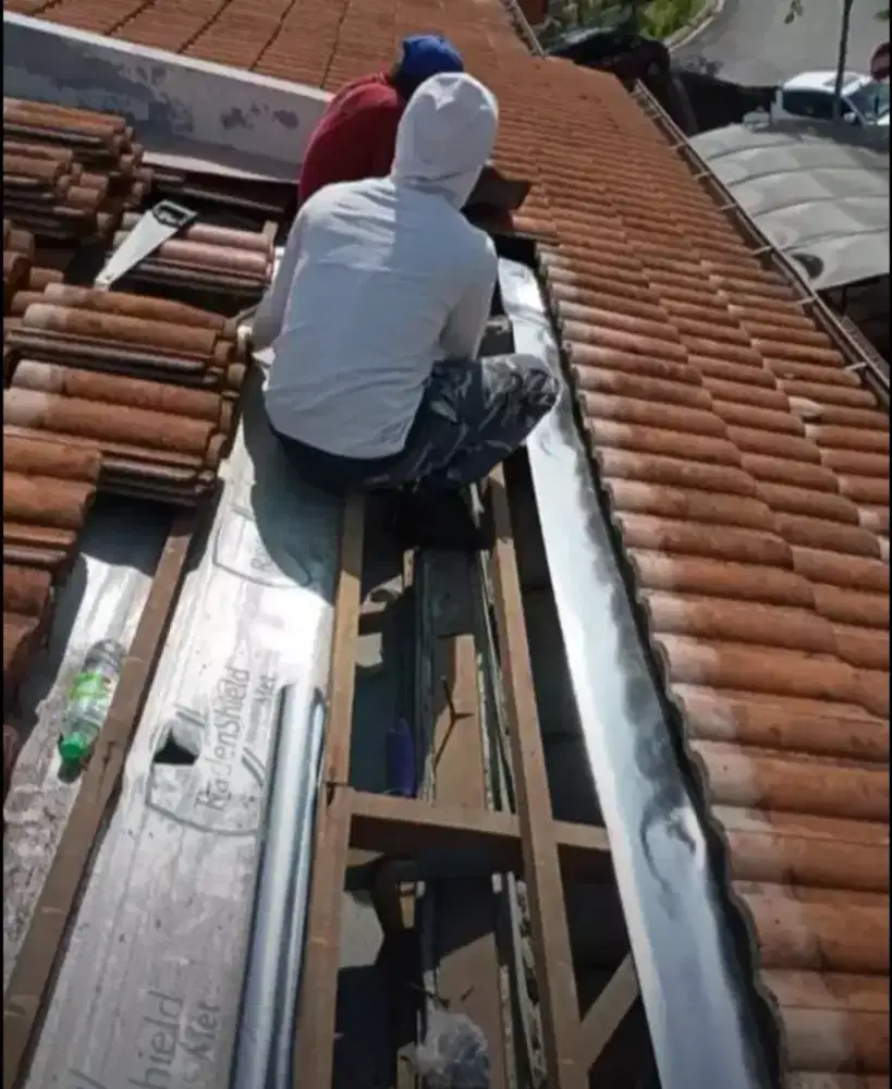 Layanan jasa perbaikan atap bocor,renovasi atap,flapon,kanopi