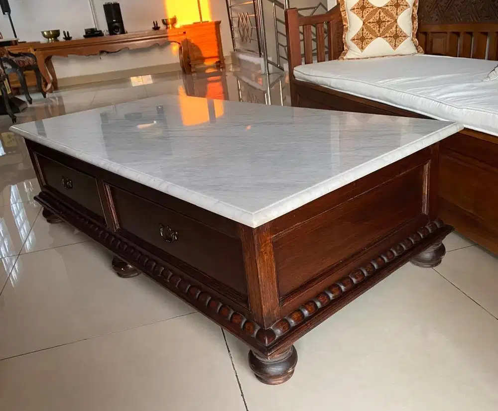 Meja Antik marmer tembus cahaya