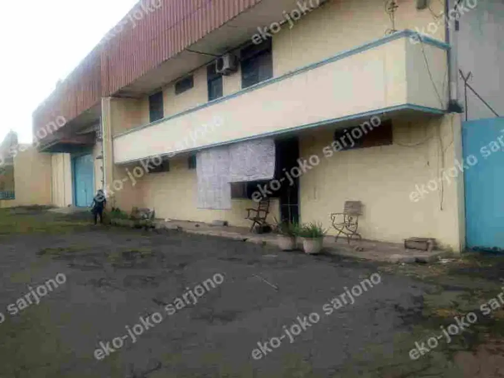 Gudang pinggir jl raya solo- byl 1km ke pintu tol