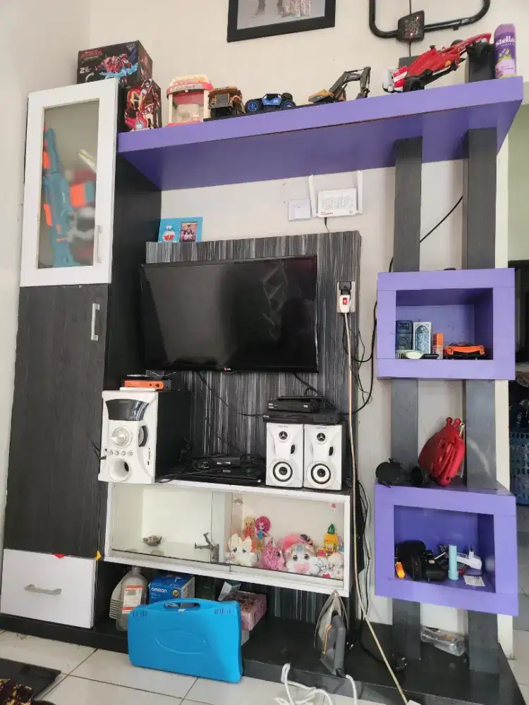 Lemari tv panjang 1,7 tinggi 2.m