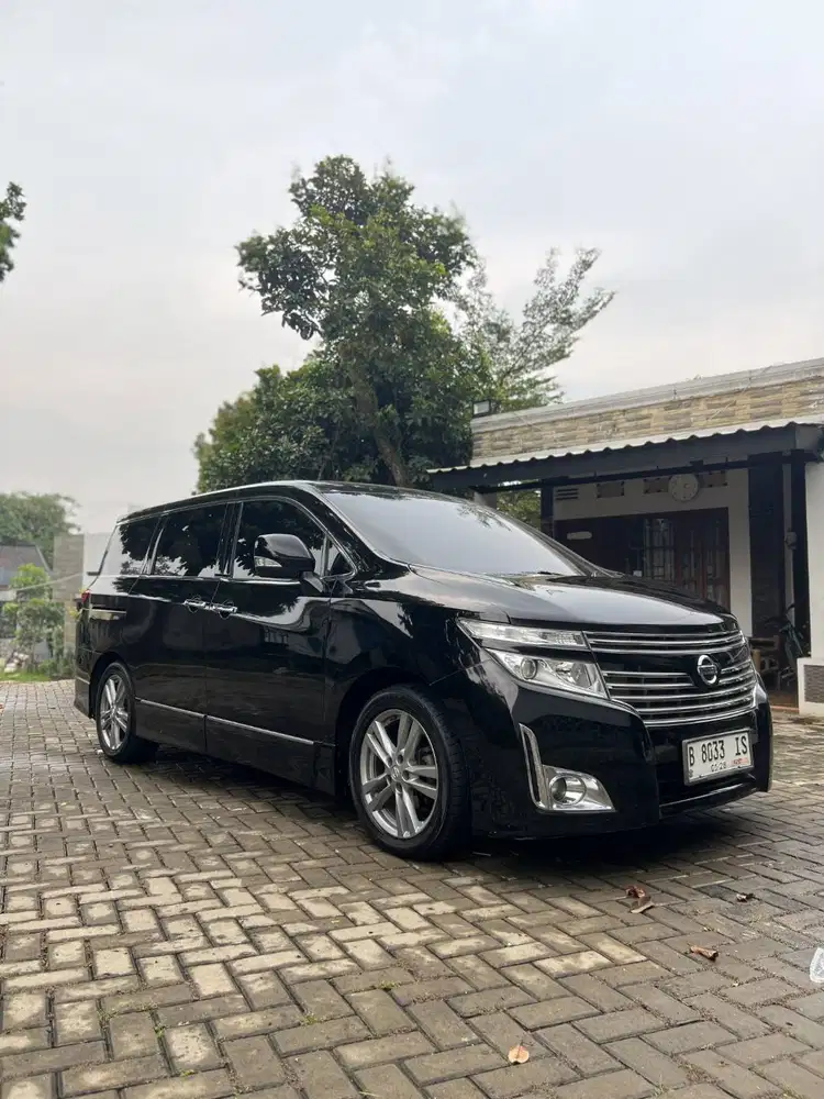 Dijual Nissan Elgrand Highway Star 3.5L V6 Hitam Metallic 2011