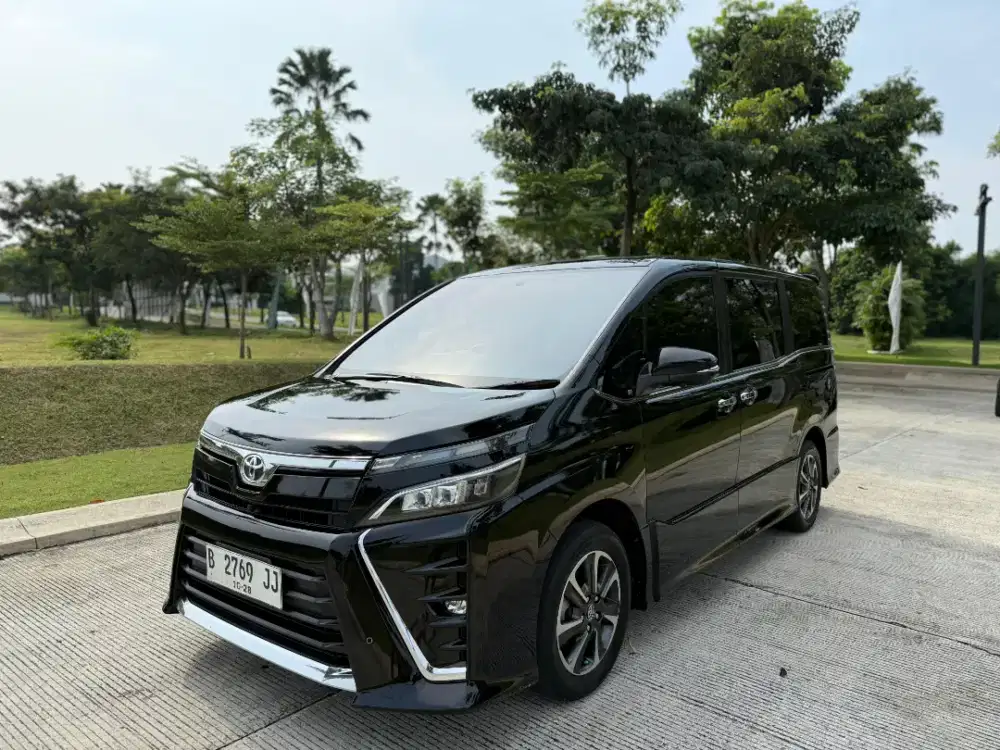 TOYOTA VOXY 2018