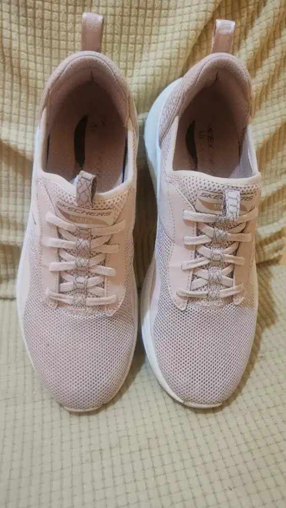Sepatu Skechers Arch Fit Pink