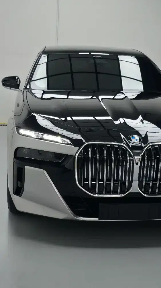 BMW seri 7 , 735i 2024  Two Tone