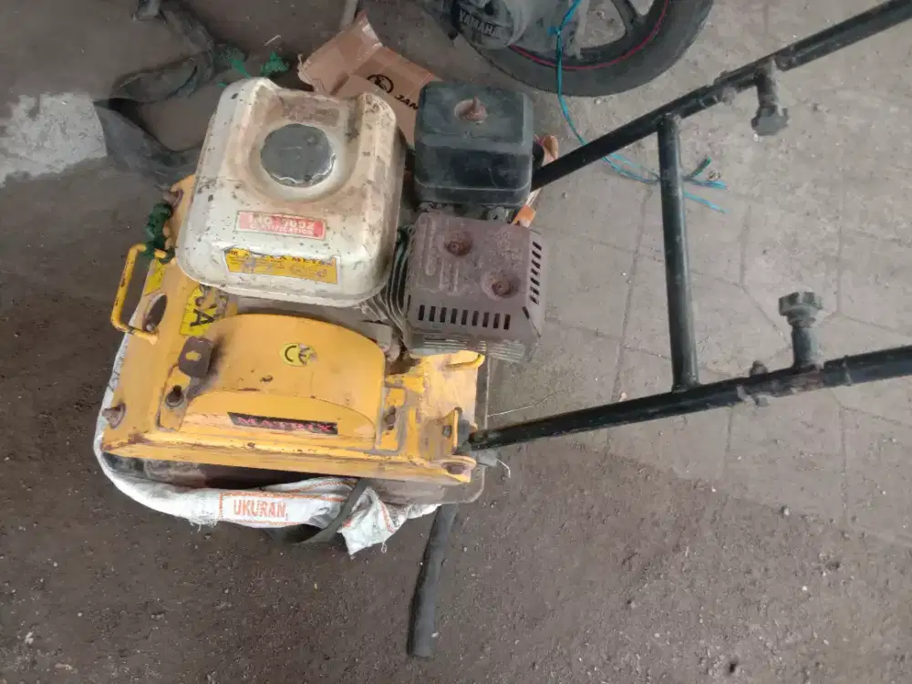 Harian stamper kodok dan operator