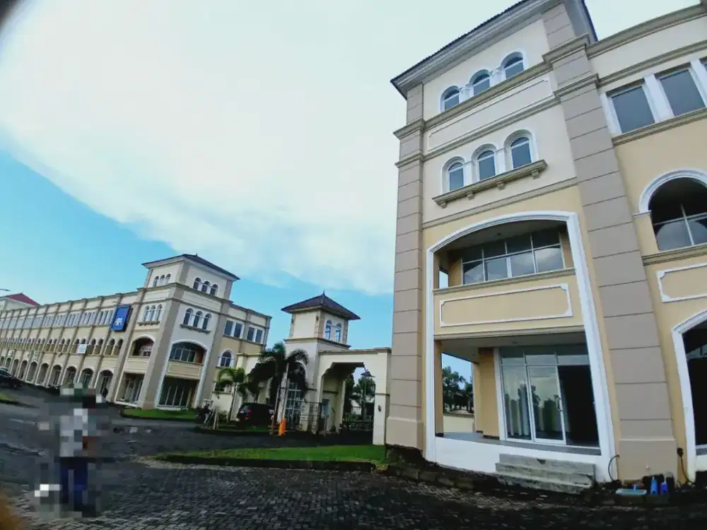 Disewakaan ruko baru posisi sudut 3,5 lt. Grand Kawanua Manado