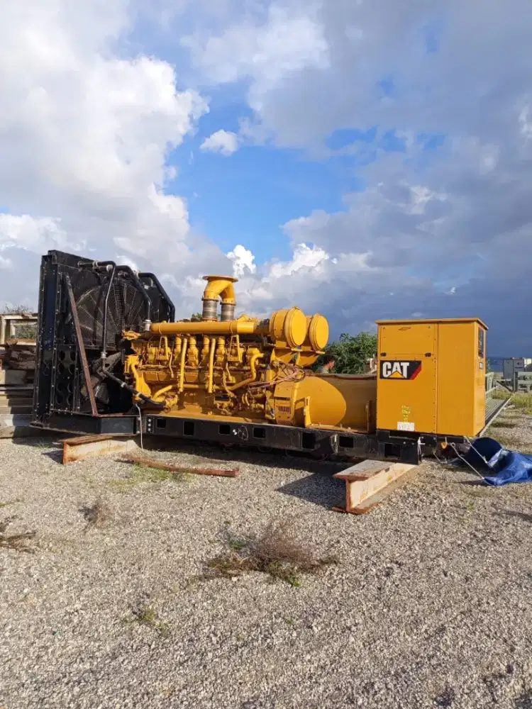 Genset 2000 kva Caterpillar 3516B thn 2011