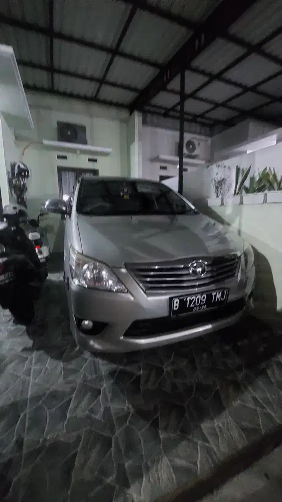 Toyota Kijang Innova 2011 Bensin