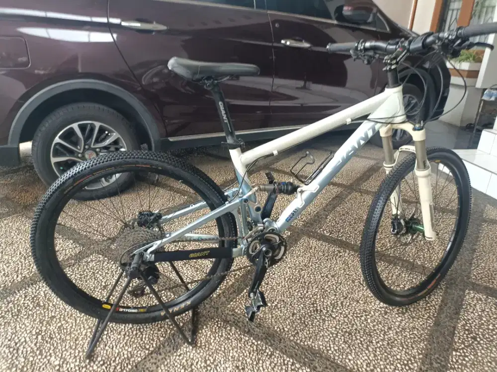 Sepeda MTB Giant Antham S