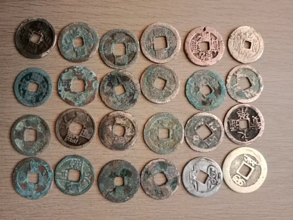 dijual uang koin kuno original dan uang bolong kuno.