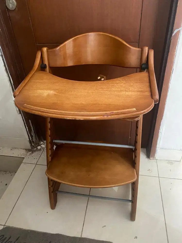 PRELOVED YAMATOYA SUKUSUKU GL HIGH CHAIR WITH TABLE AND GUARD