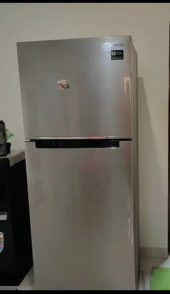 Kulkas Samsung Inverter 2 pintu tinggi 2 mater