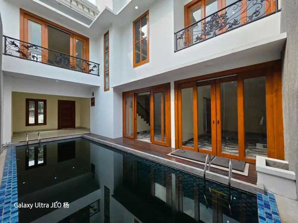 Rumah MEWAH HOEK HOOK with POOL PUSPITA LOKA BSD ada rooftop