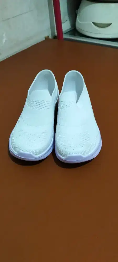 Dijual sepatu wanita size 40,, bahan karet anti air