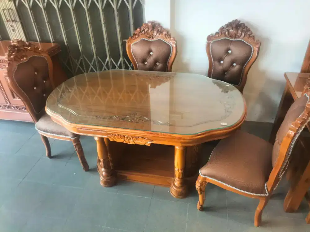 Meja Makan Jati 4 Kursi Ukir