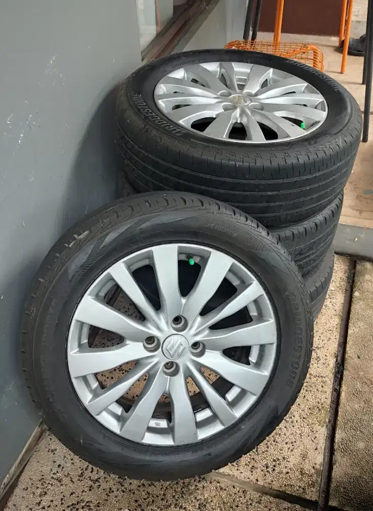 Velg oem dan ban Suzuki Swift 2013