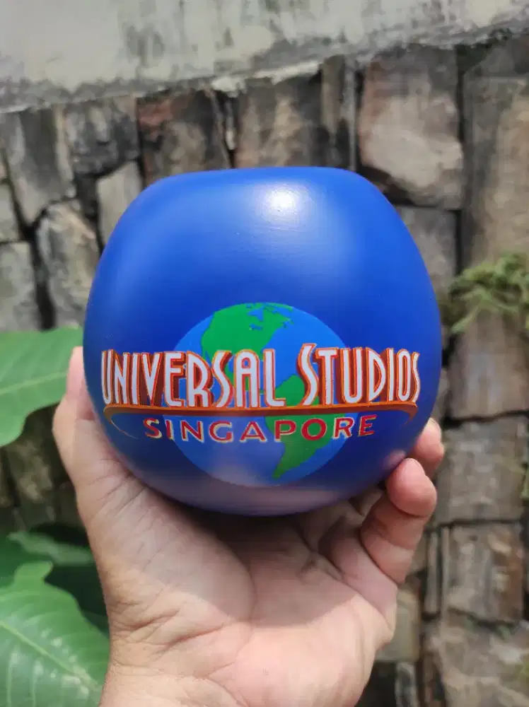Mainan anak celengan kaca kristal universal studios Singapore mulus