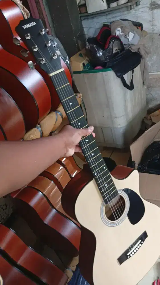 Gitar akustik string