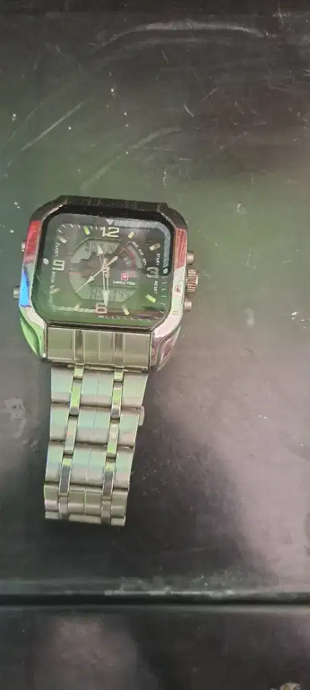 Jam laki laki dewasa
