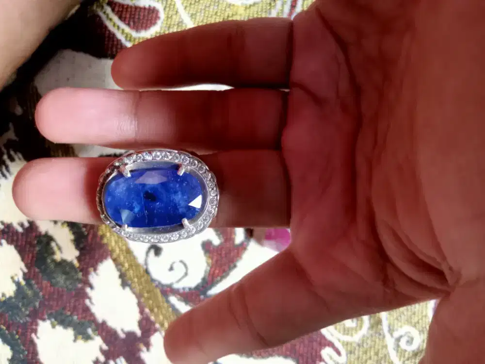 Baru Ruby. Batu blue sapphire