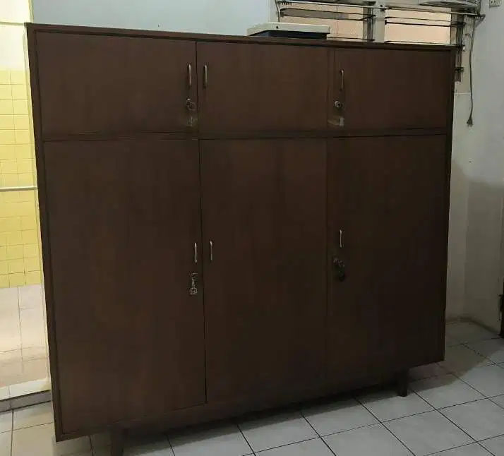Lemari Jati Kuno utuh 3 pintu umur lebih dari 50 tahun  kondisi mulus
