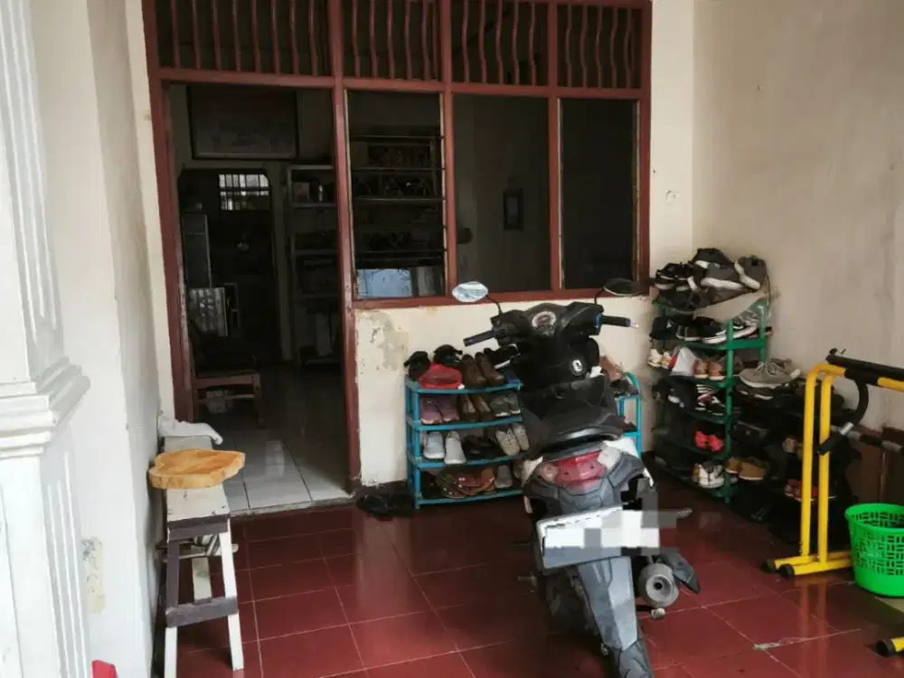 Rumah Tua Luas di Cempaka Putih Barat ,Jakarta Pusat