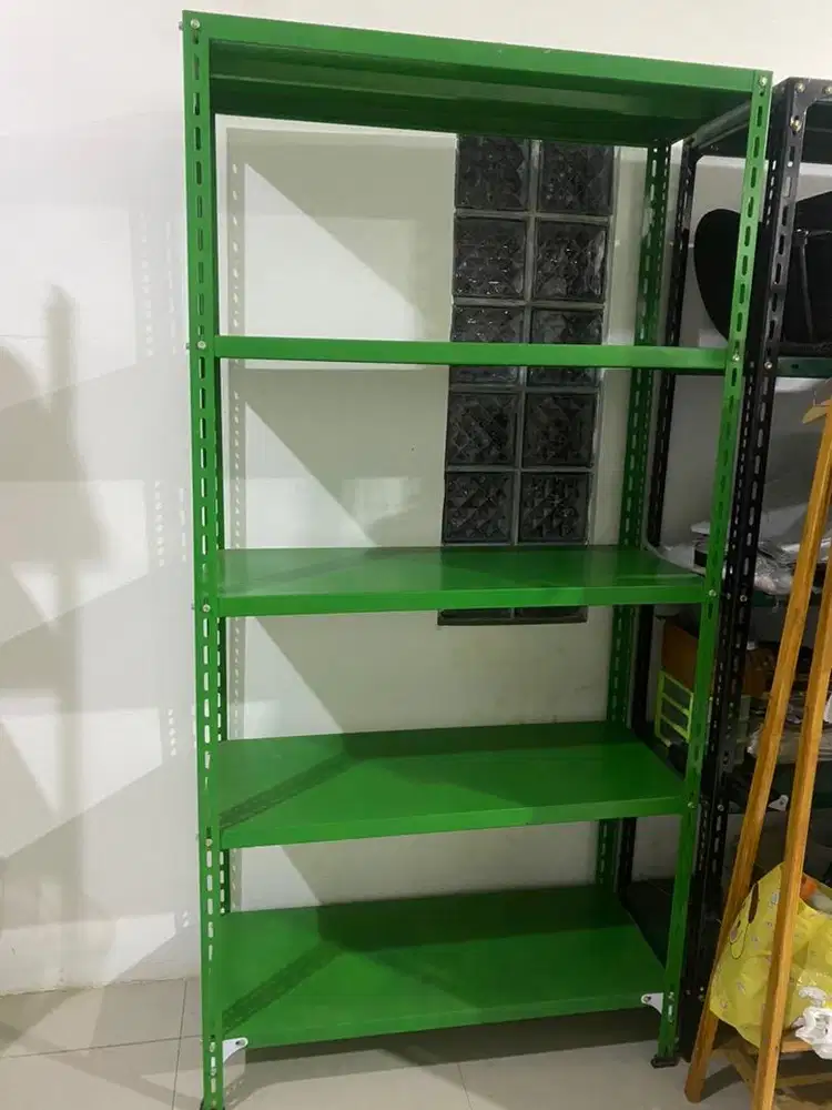 Rak besi bekas rasa baru