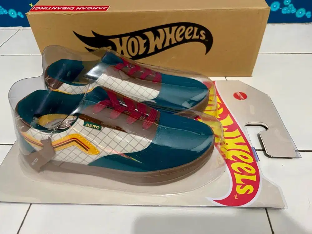 Aerostreet x Hotwheels
