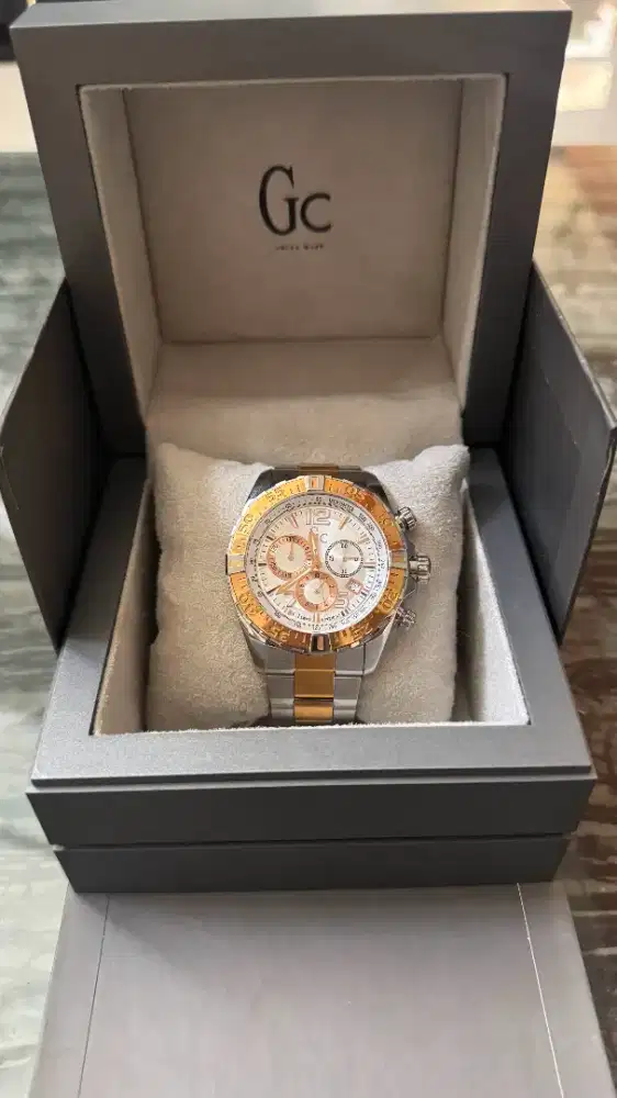 Guess Collection Gc Sportracer Y02006G1