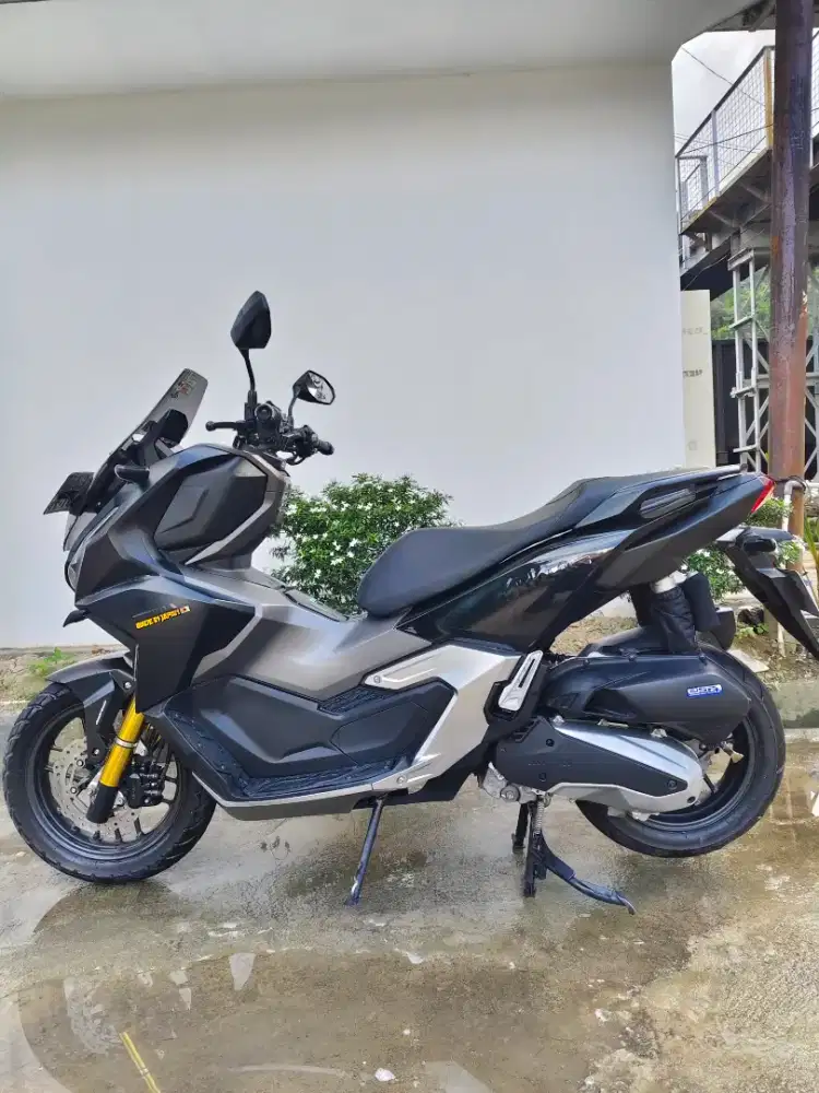 Adv 160 cc hitam glosi