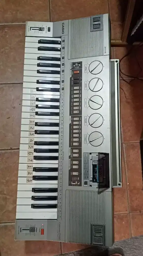 Vintage keyboard Casiotone CT810 Japan