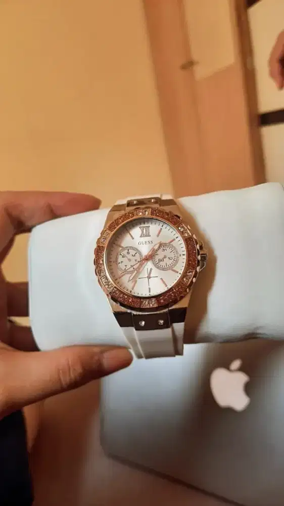 Jam tangan wanita GUESS