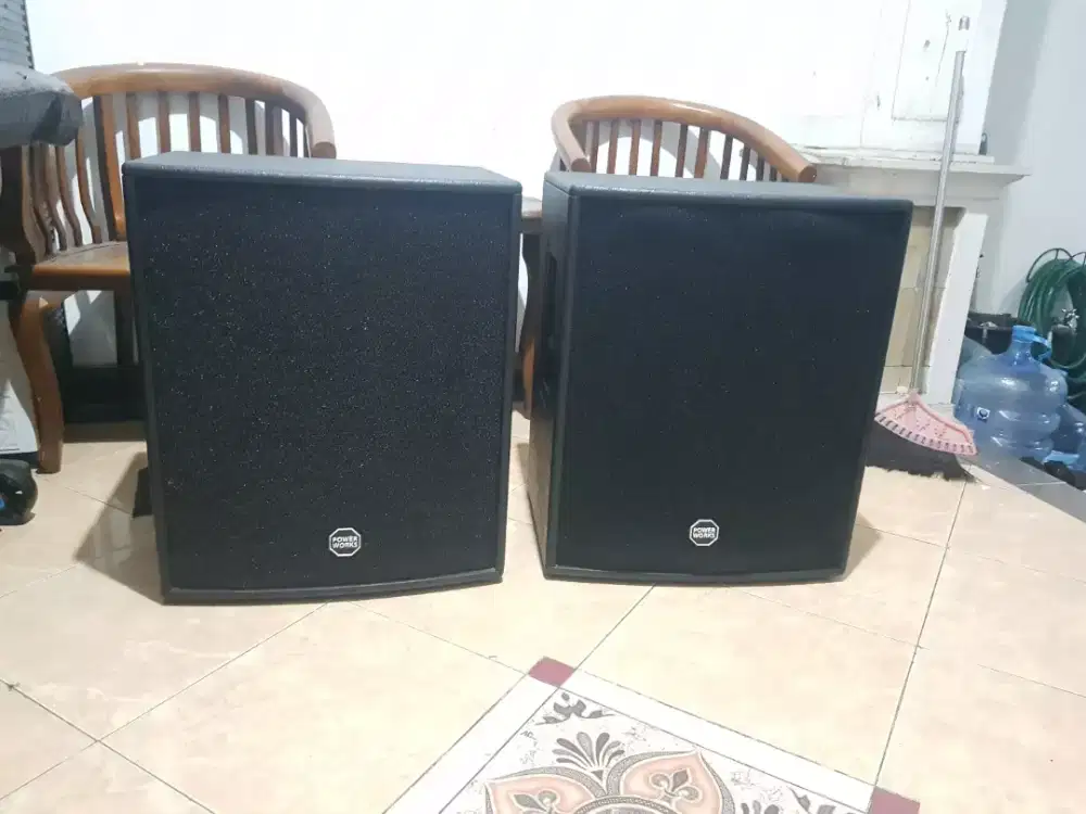 Sepasang speaker HK Audio RS153 made in Germany