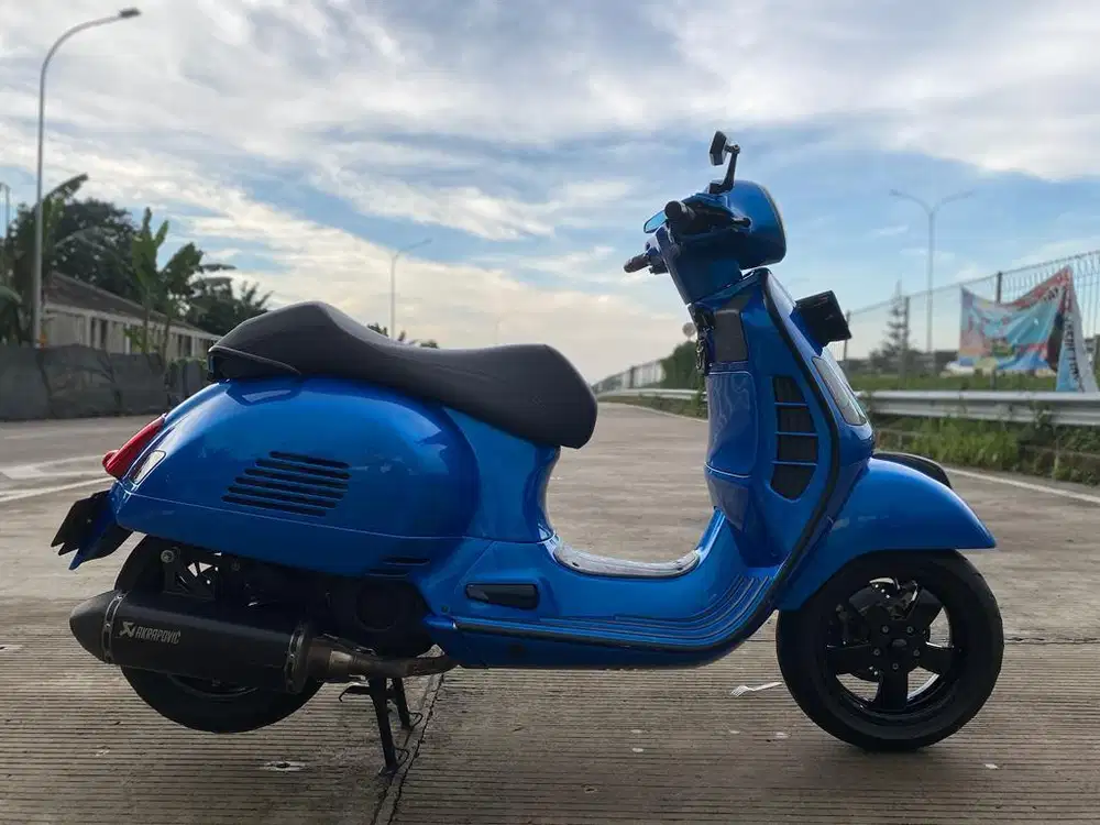 DIJUAL VESPA GTS 150 3V 2014