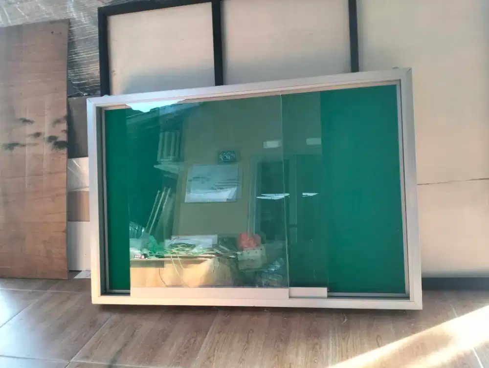 Mading Kaca Aluminium 120cm x 80cm